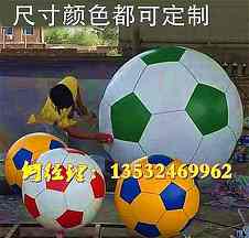 边路进攻怎样创造机会：宽度、套边与传中的配合